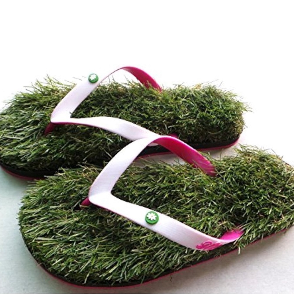 GFF Grass Flip Flops  - size small 7.5-9